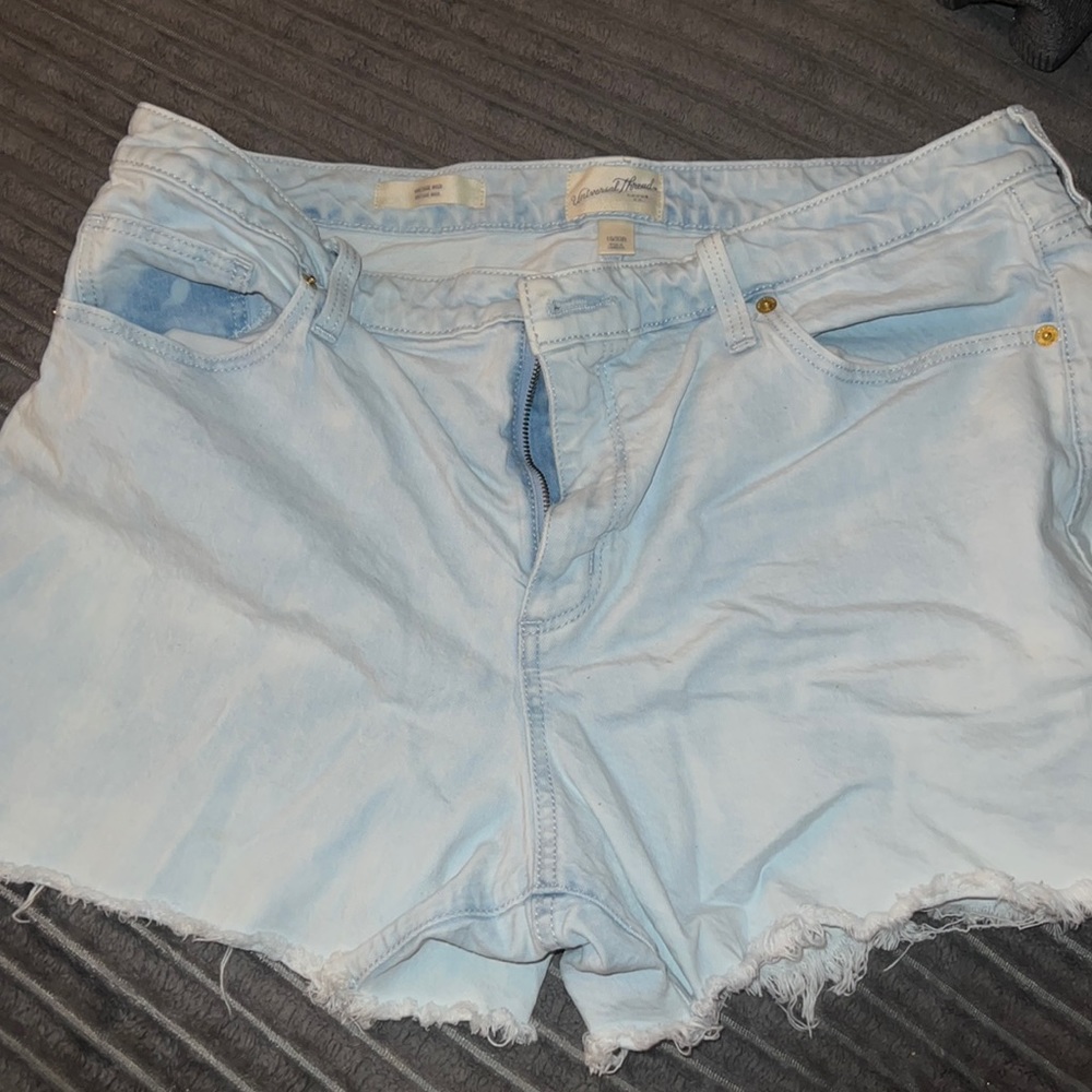 New I never wore them they have been sitting in my closet and I’m trying to sell